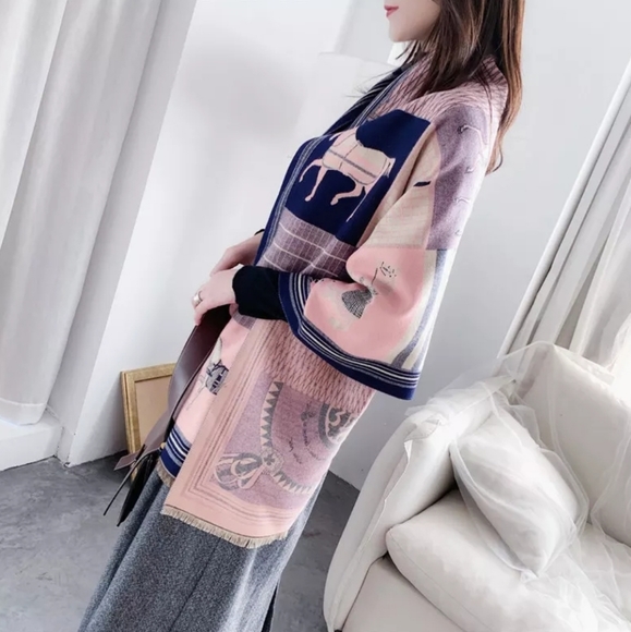 NWOT! Huge 100% Cashmere Luxury Horse Scarf - Picture 5 of 6
